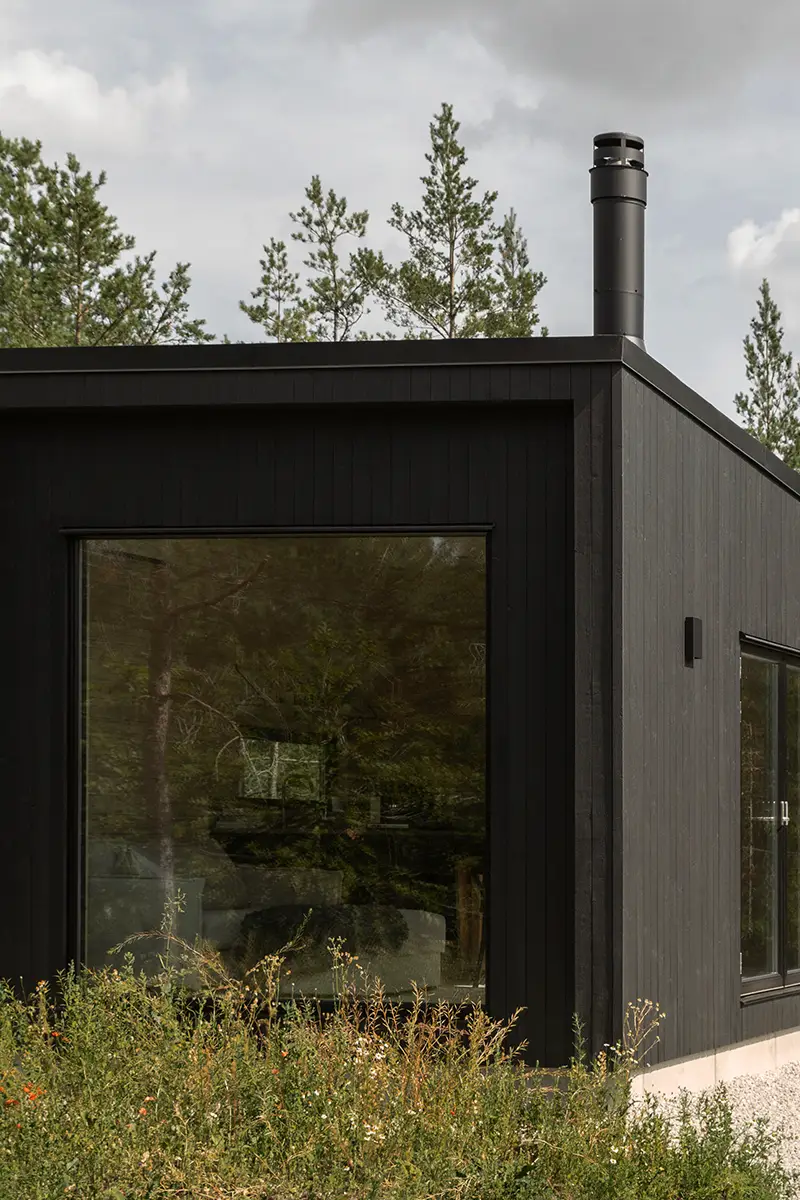 panorama 40 kvm svart modernt hus