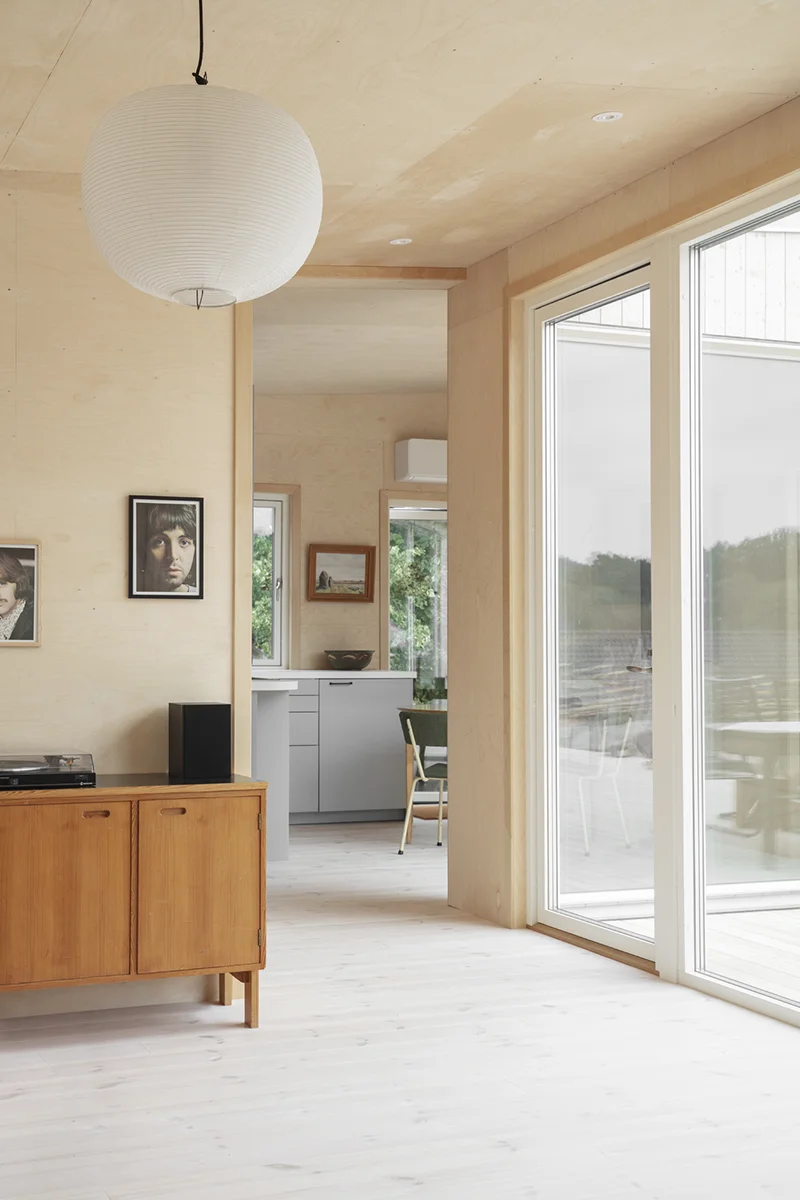 Vy från vardagsrum möt kök