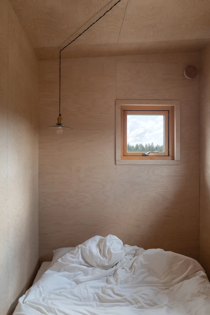 Holiday cabin 34 sqm, bedroom with plywood walls