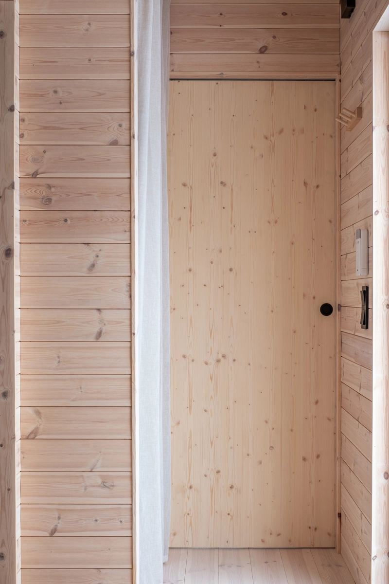 njord innedörr gran i ett panorama hus från enkelrum